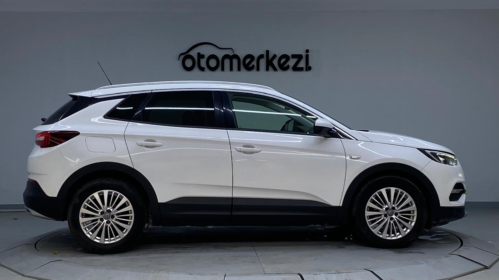 OPEL GRANDLAND 7